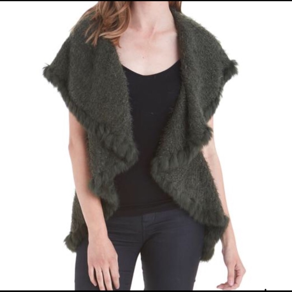 NWOT- Blk-Love Token vest w/ 100% rabbit fur trim